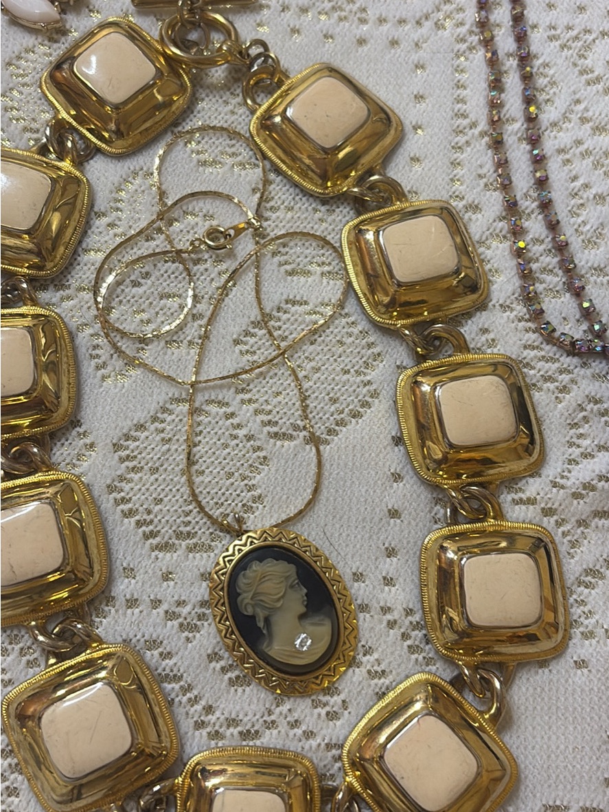 Coro Gold And Cream Cameo Pendant Necklace